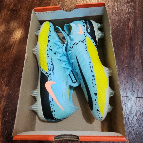 Nike | Shoes | Nike Phantom Gt2 Elite Fg Soccer Cleats  display picture 2